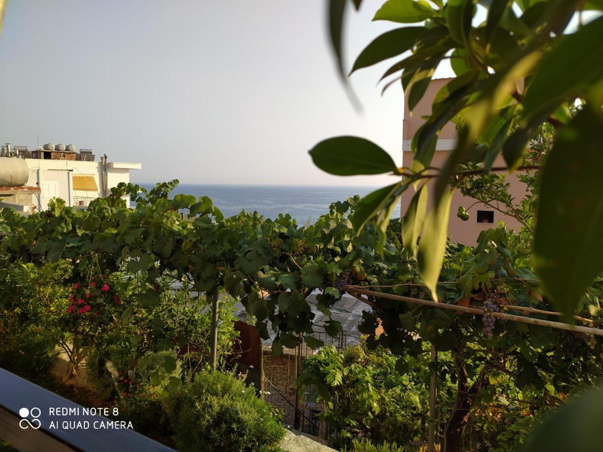 Brb Rooms Himare Bagian luar foto