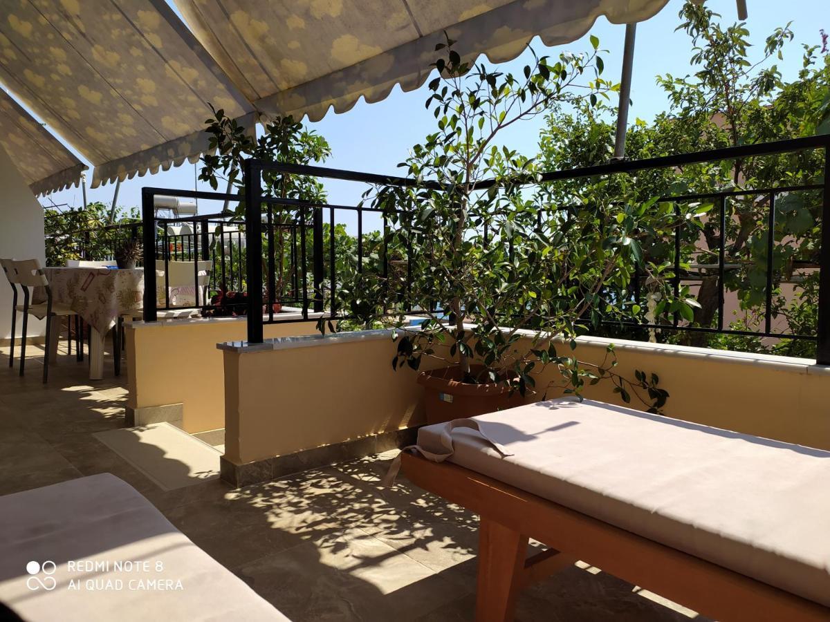 Brb Rooms Himare Bagian luar foto