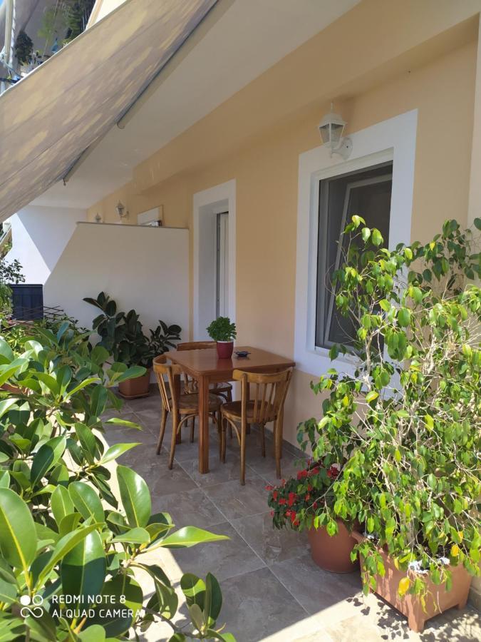 Brb Rooms Himare Bagian luar foto