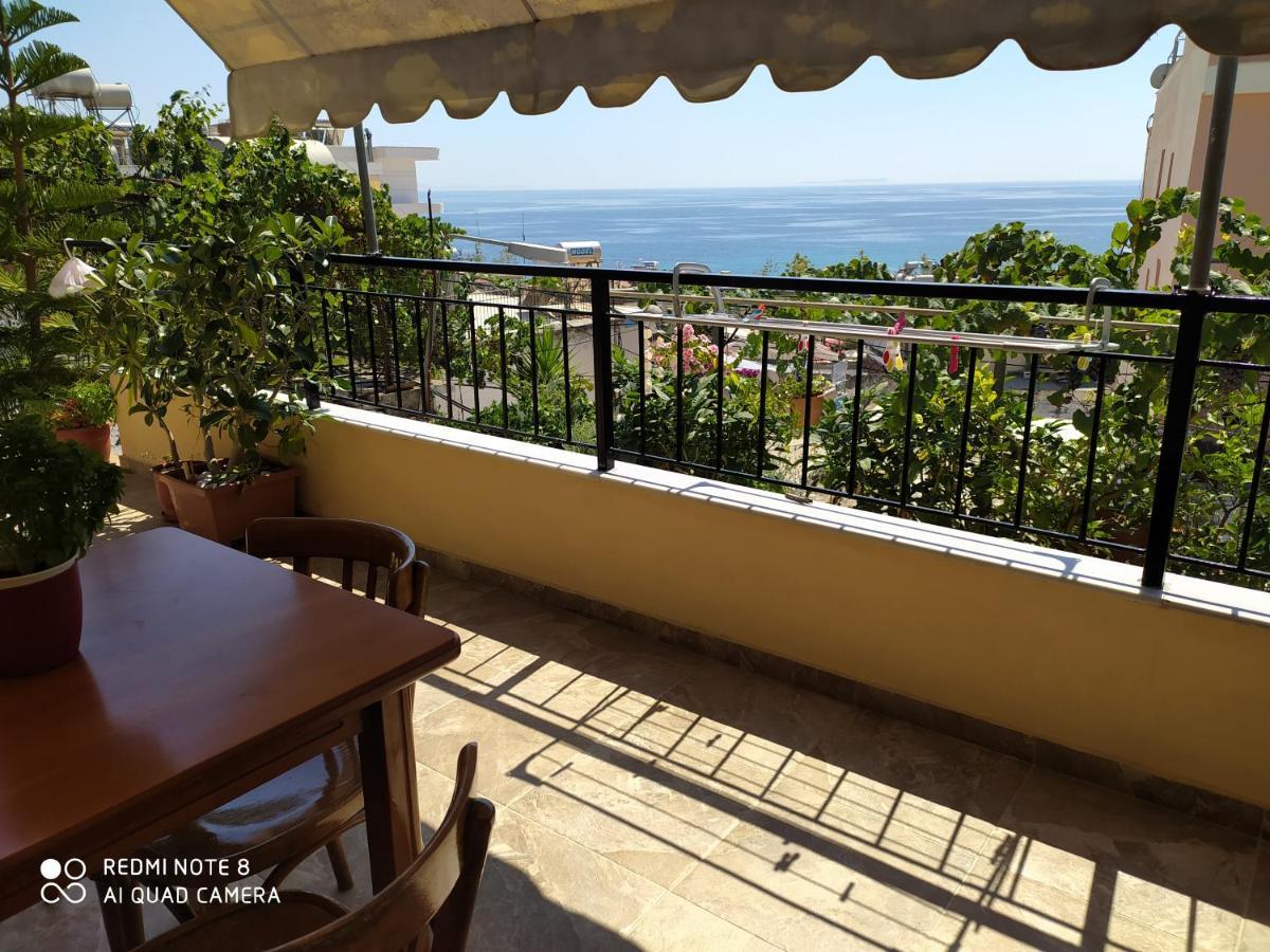 Brb Rooms Himare Bagian luar foto
