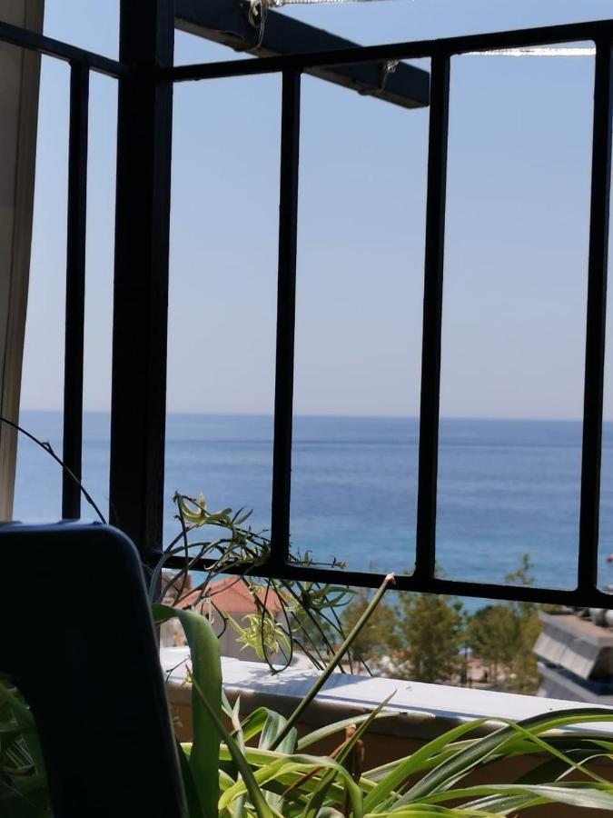 Brb Rooms Himare Bagian luar foto