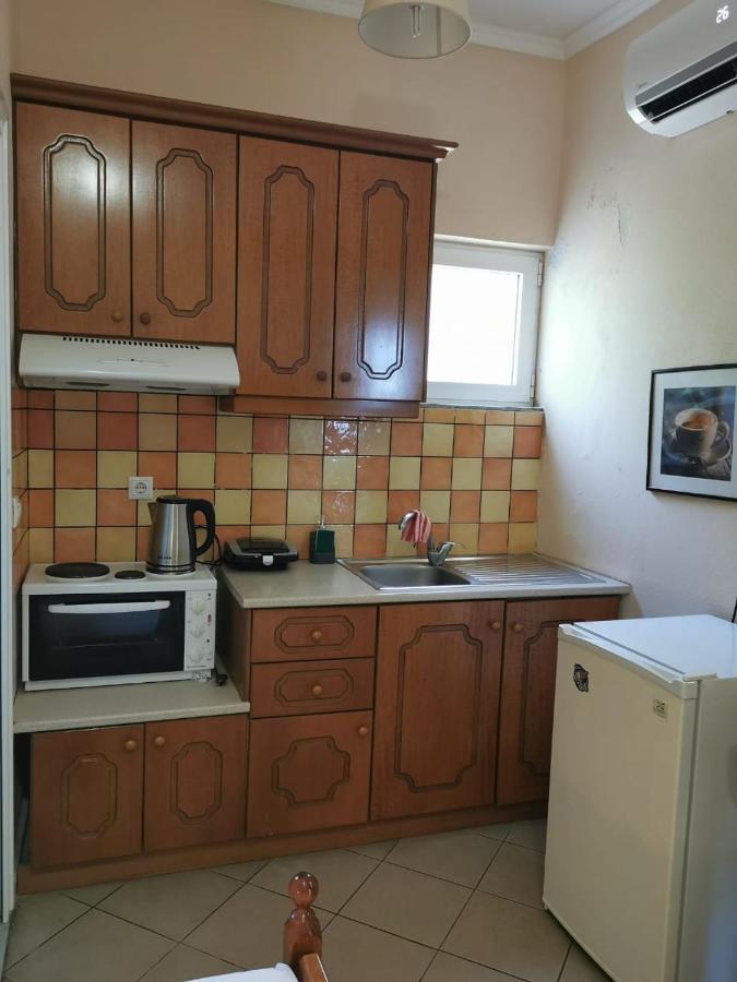 Brb Rooms Himare Bagian luar foto