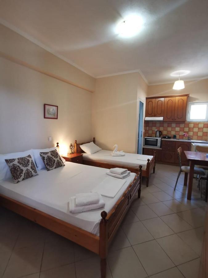Brb Rooms Himare Bagian luar foto
