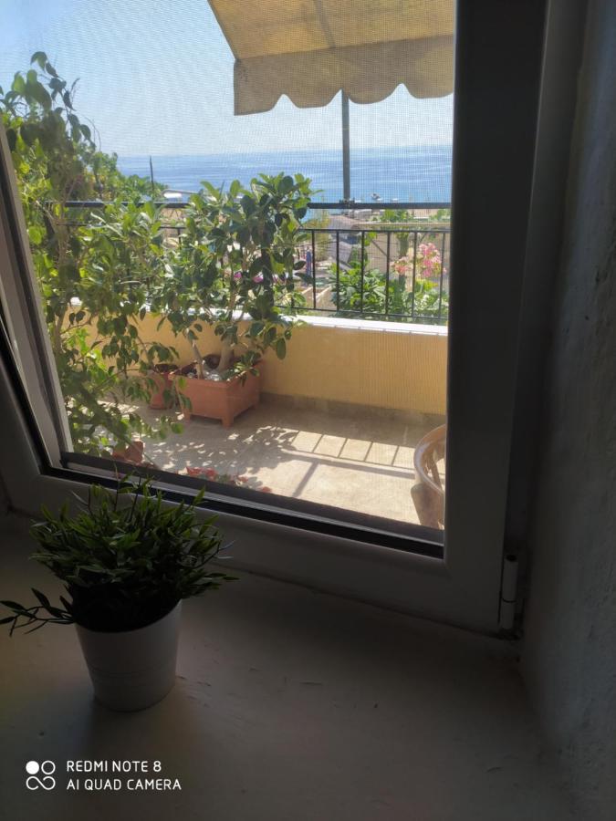 Brb Rooms Himare Bagian luar foto