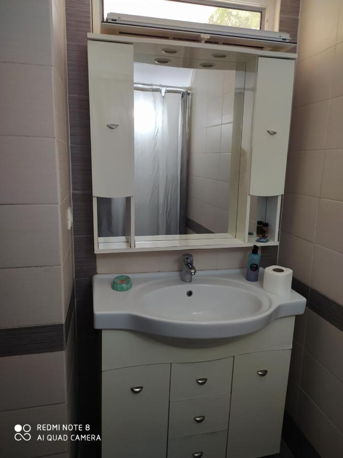 Brb Rooms Himare Bagian luar foto