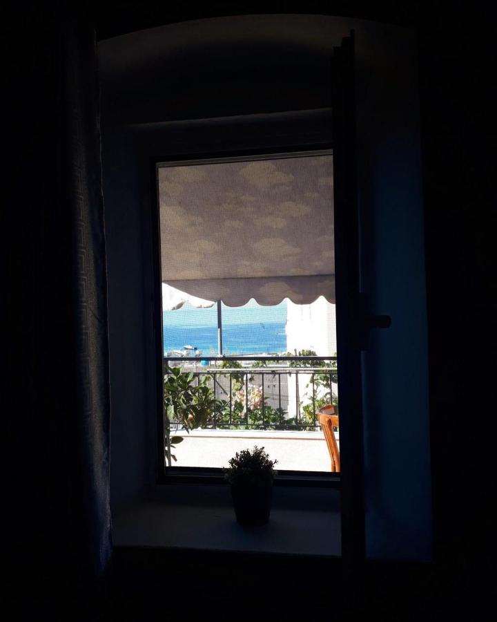 Brb Rooms Himare Bagian luar foto