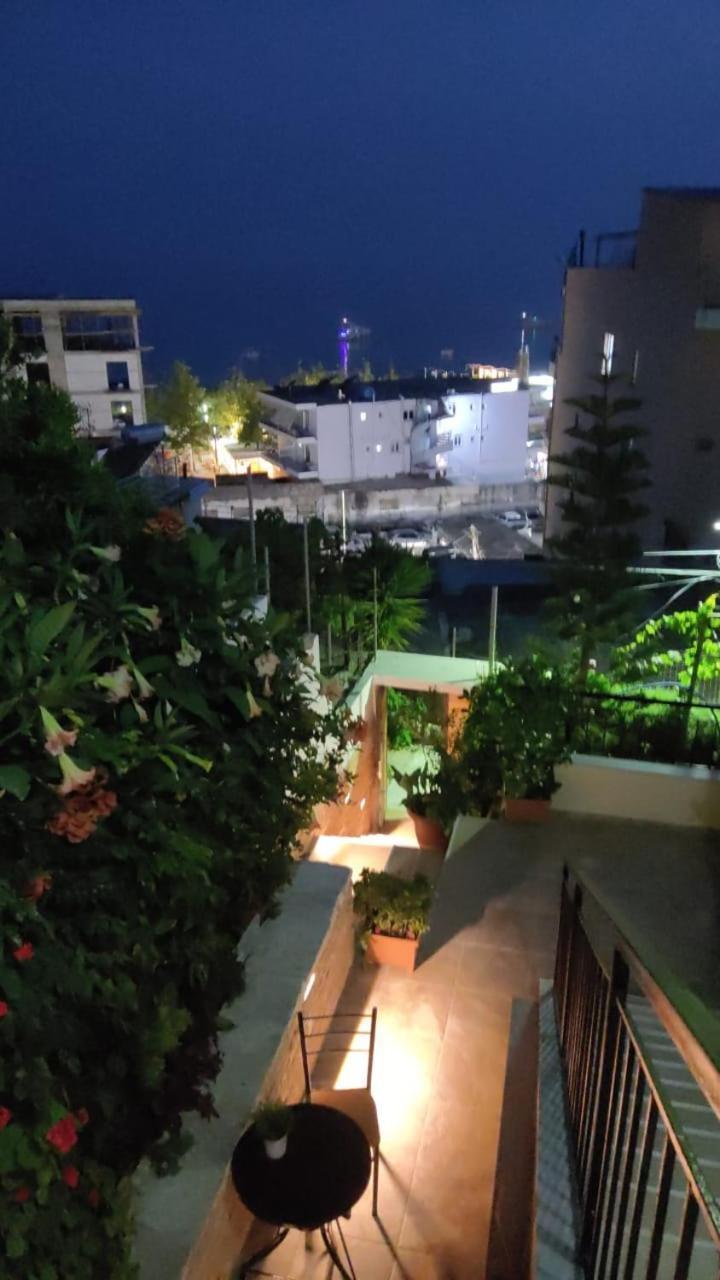 Brb Rooms Himare Bagian luar foto
