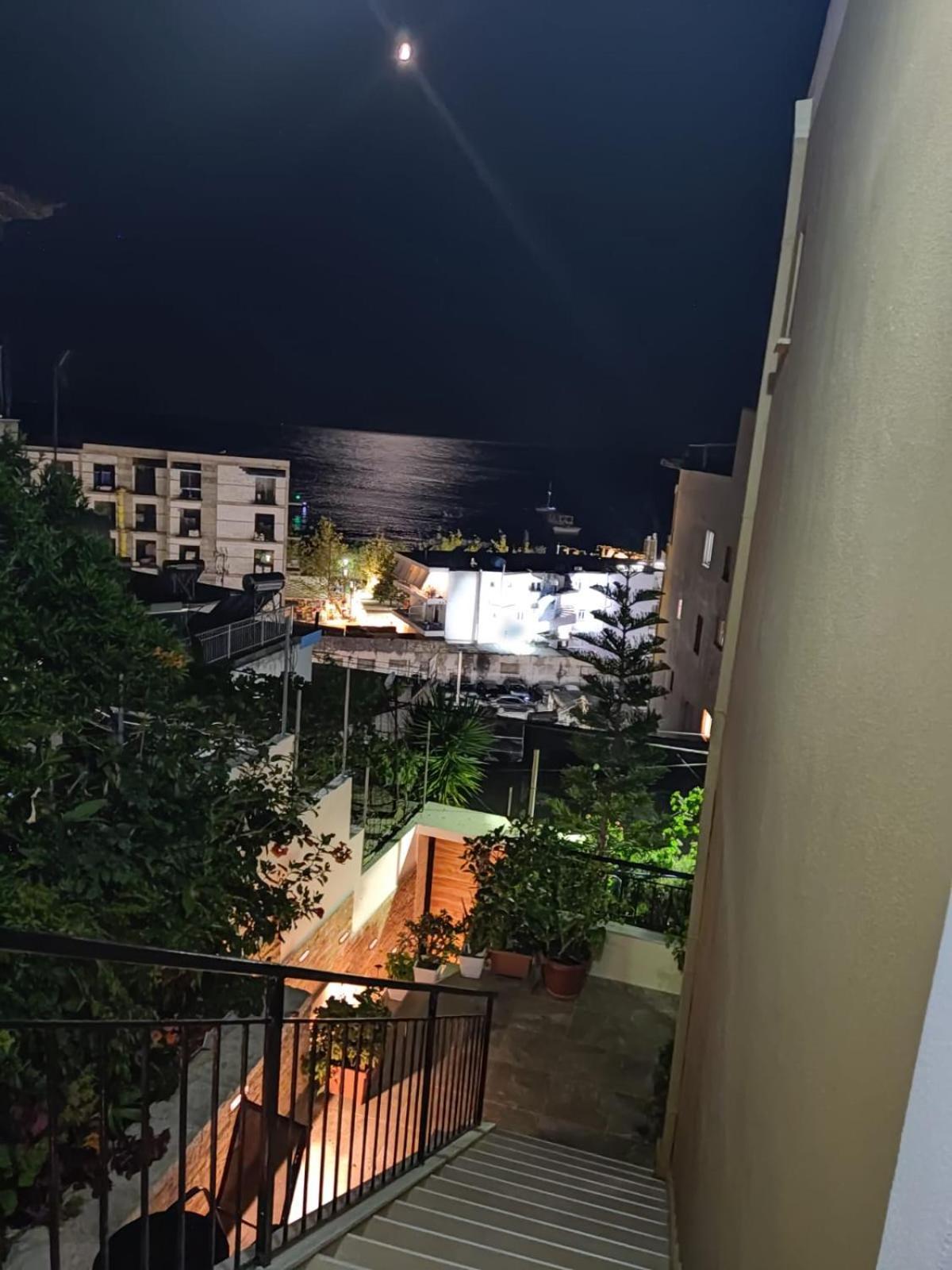 Brb Rooms Himare Bagian luar foto