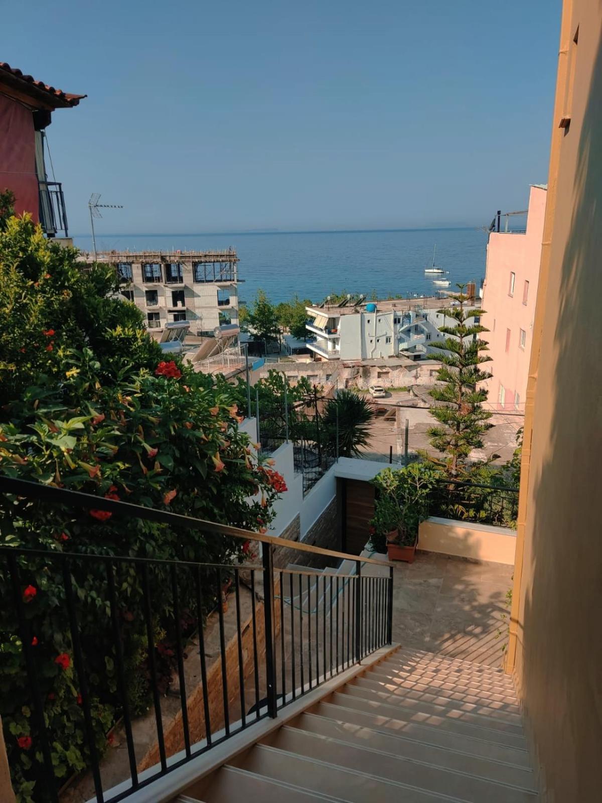 Brb Rooms Himare Bagian luar foto