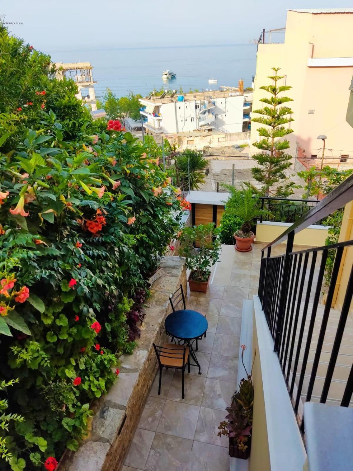 Brb Rooms Himare Bagian luar foto