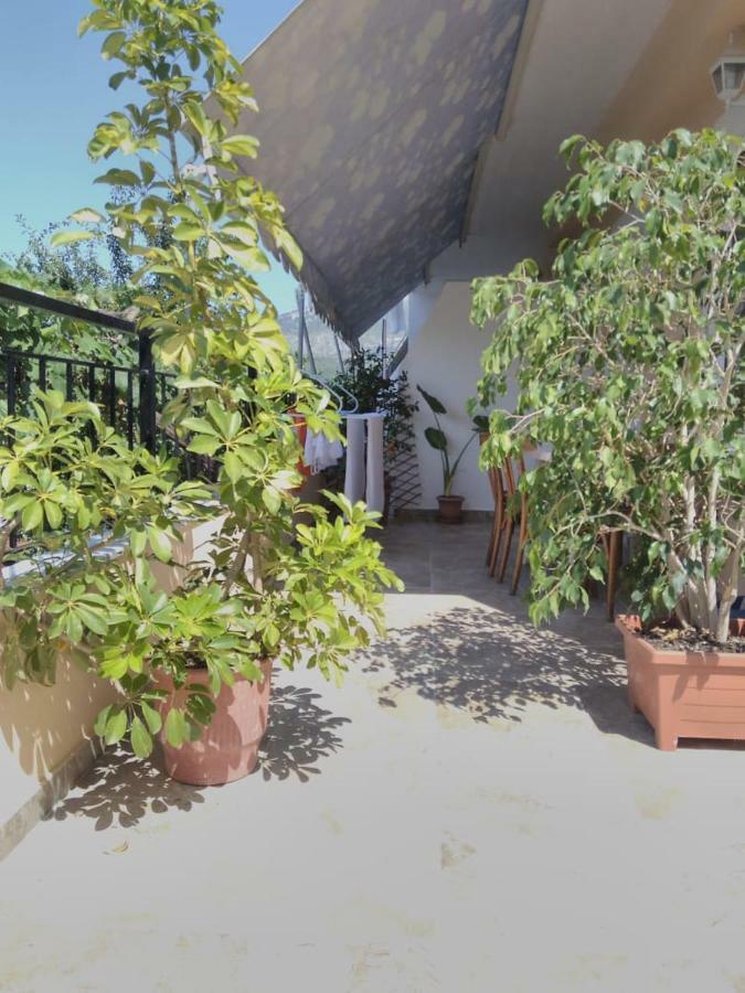 Brb Rooms Himare Bagian luar foto