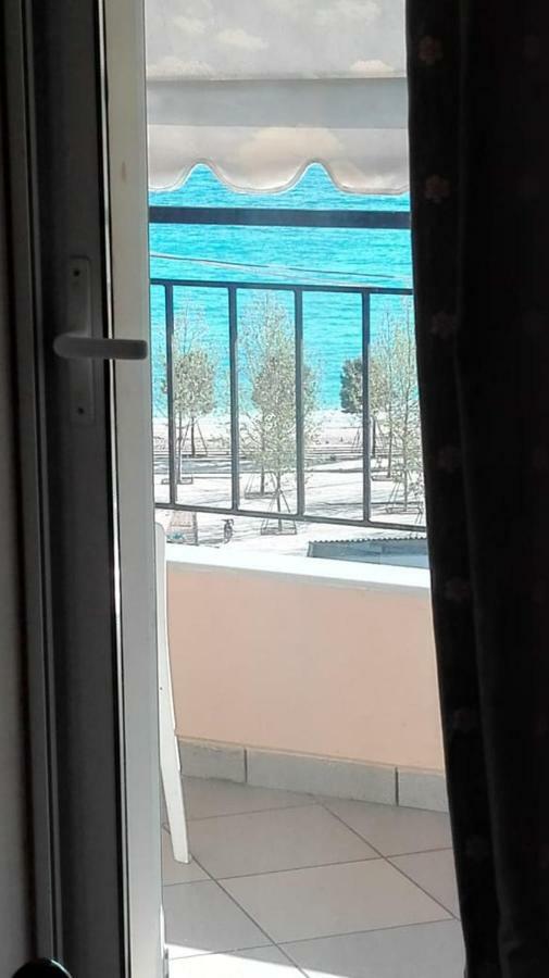 Brb Rooms Himare Bagian luar foto