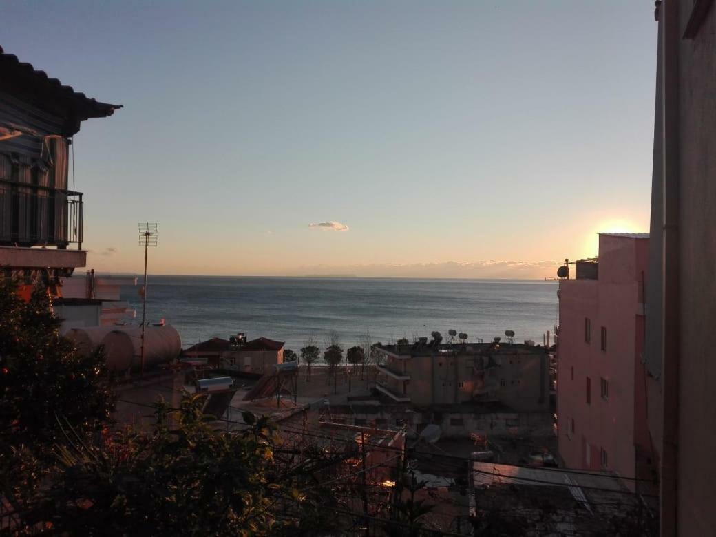 Brb Rooms Himare Bagian luar foto