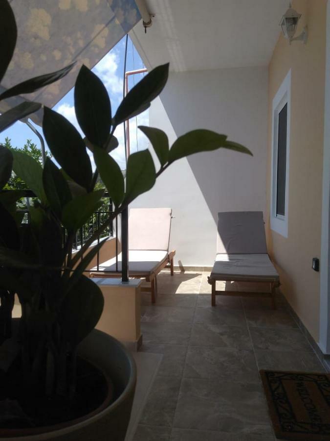 Brb Rooms Himare Bagian luar foto