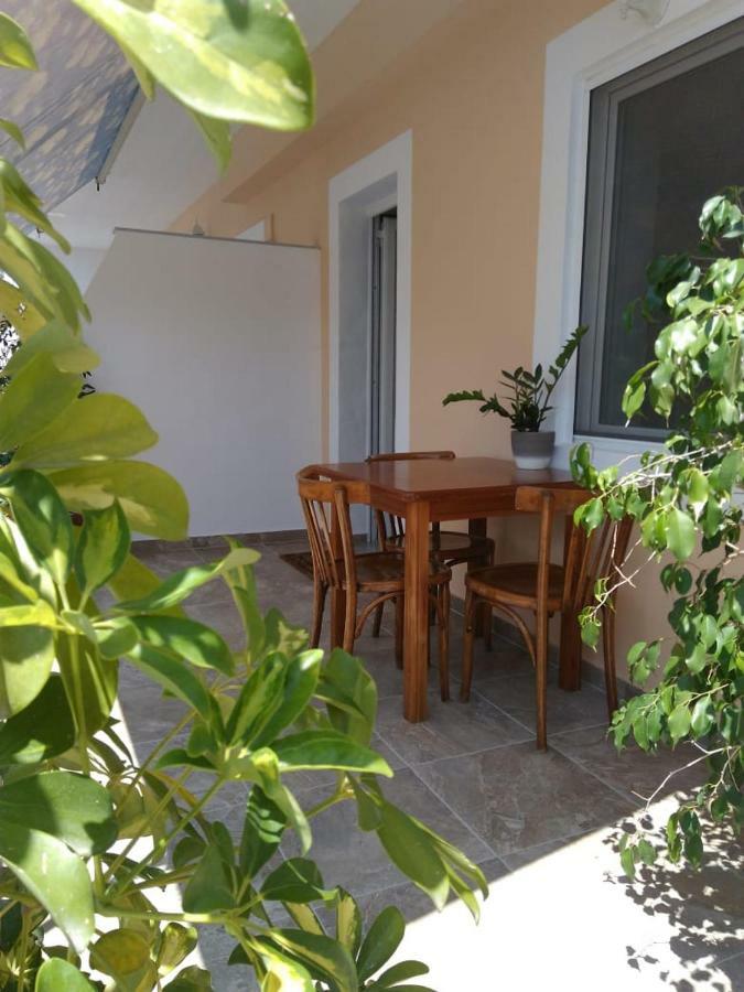 Brb Rooms Himare Bagian luar foto
