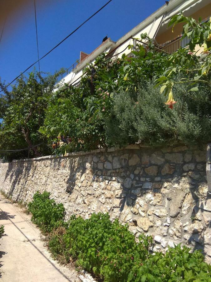 Brb Rooms Himare Bagian luar foto
