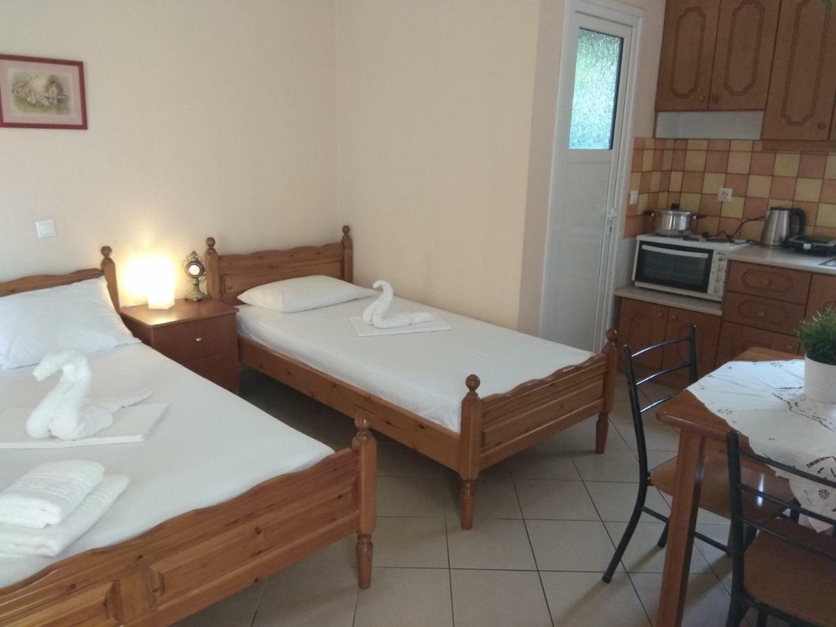 Brb Rooms Himare Bagian luar foto