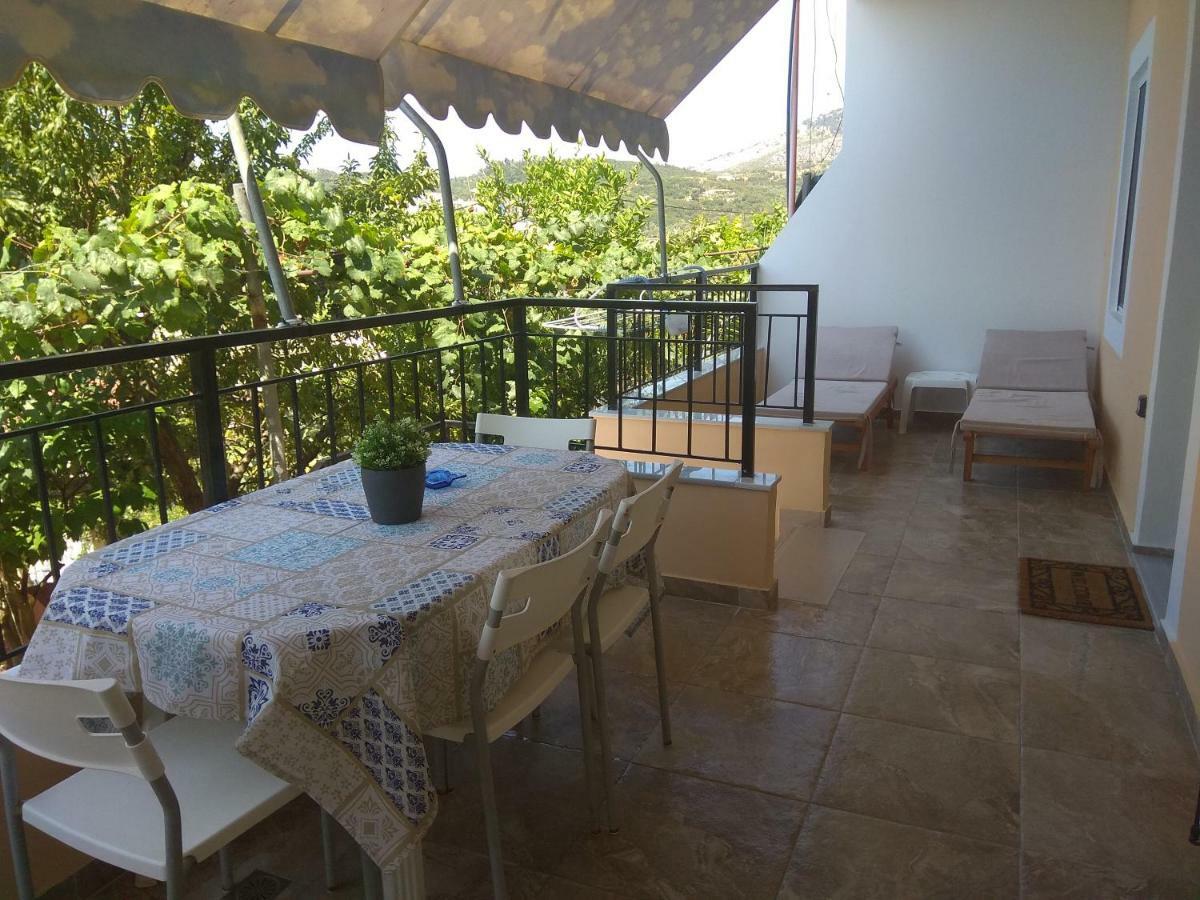 Brb Rooms Himare Bagian luar foto